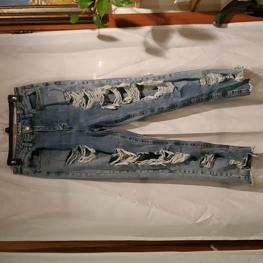Refuge, size 7, blue ripped jeans